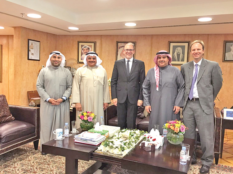 Faisal Al-Mutawa receives the USA Ambassador and the Senior Commercial Head in his office, to discuss commercial cooperation between the two countries.